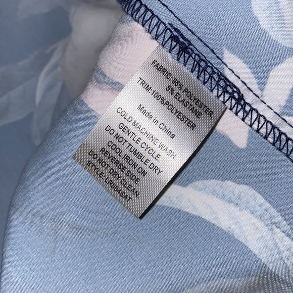 LeRose Robe - Picture 6 of 8